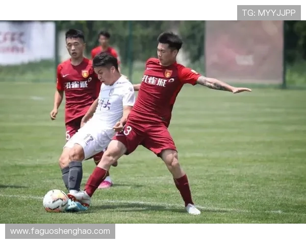 华夏队与松江队热身赛精彩对决展现球队新阵容与战术调整